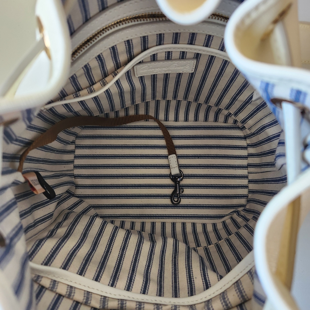 New Elegant Cream Dooney & Burke Bucket Bag - Picture 4 of 7